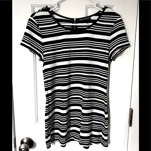 🆕🔥EXPRESS STYLISH&CHIC FAUX LEATHER COLLAR TRIMMED/ZIPPER UP BACK/FORM FITTING - Picture 1 of 13